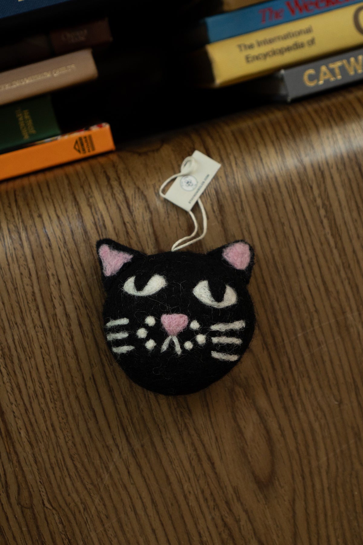 Ornement en Laine Feutrée 'Cat Head'