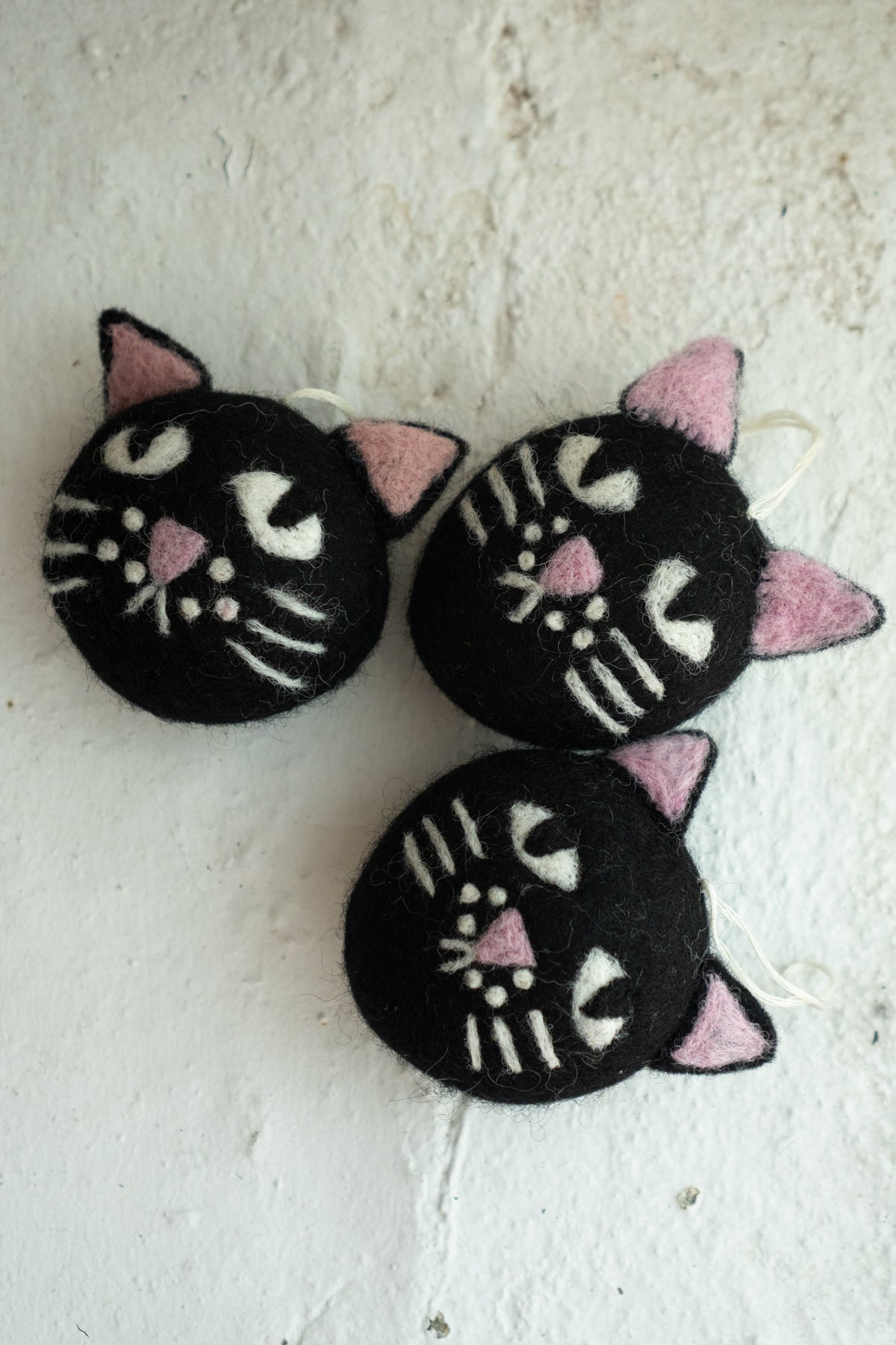 Ornement en Laine Feutrée 'Cat Head'