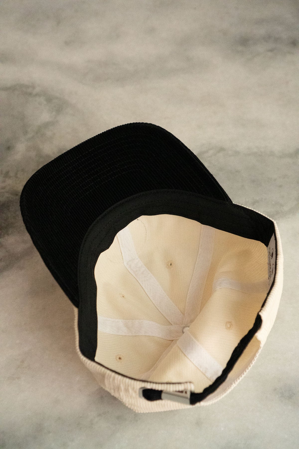Casquette en velours côtelé - Choisis-Ton-Patch | Vanille / Réglisse