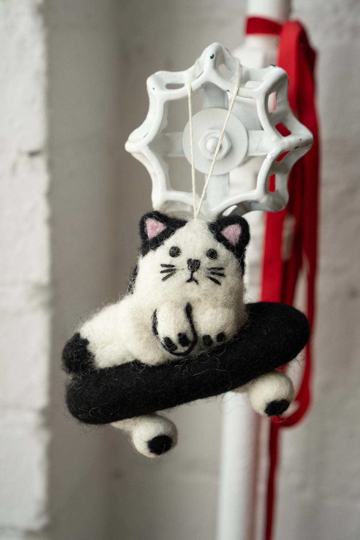 Ornement en Laine Feutrée 'Sk8 Cat'