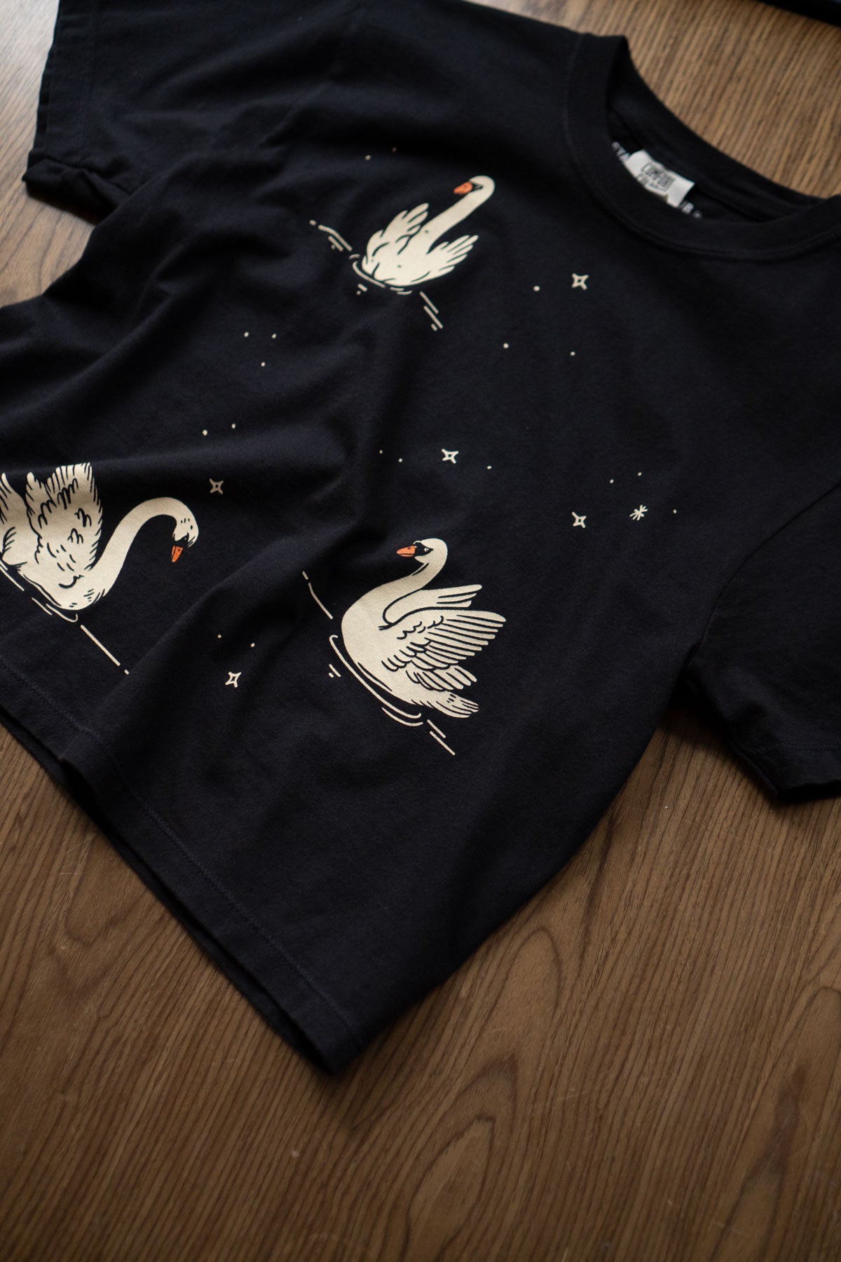 T-Shirt Carré CC 'Night Swans'