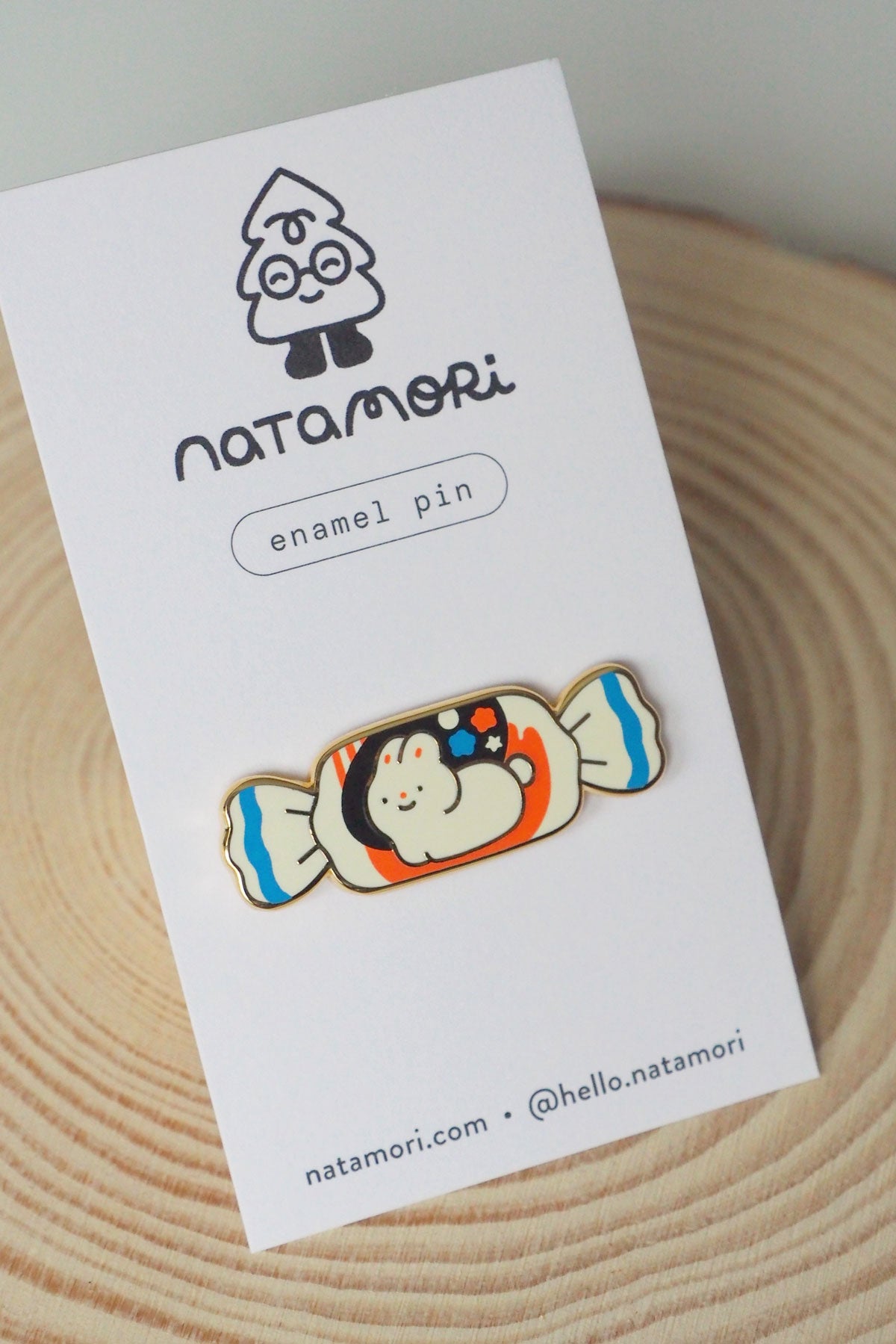 Natamori White Rabbit Pin